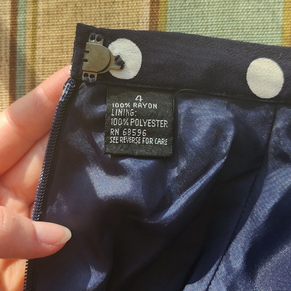 Navy polkadot skirt from DKNY size 4 - Picture 4 of 5